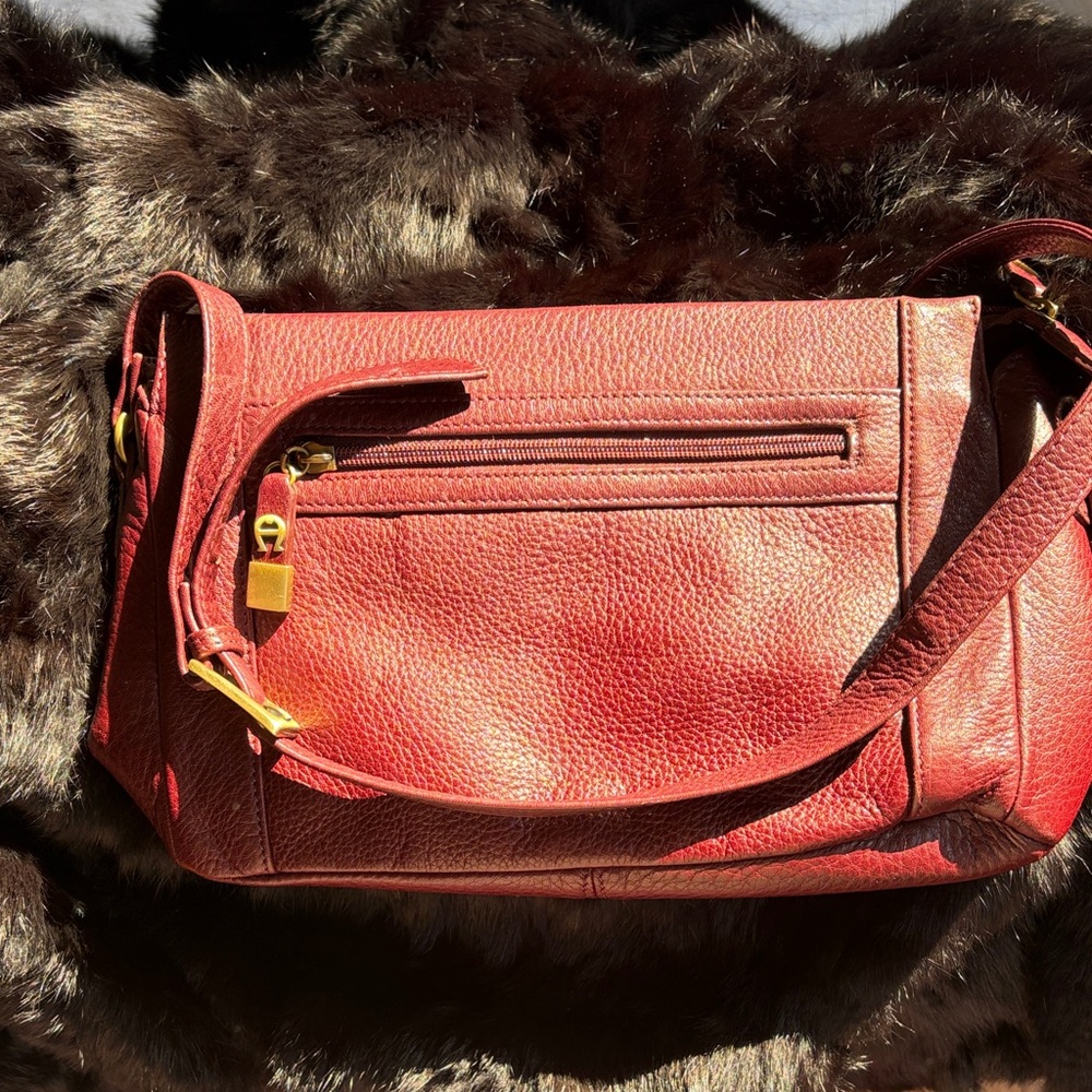 Elegant Red Leather Shoulder Bag
